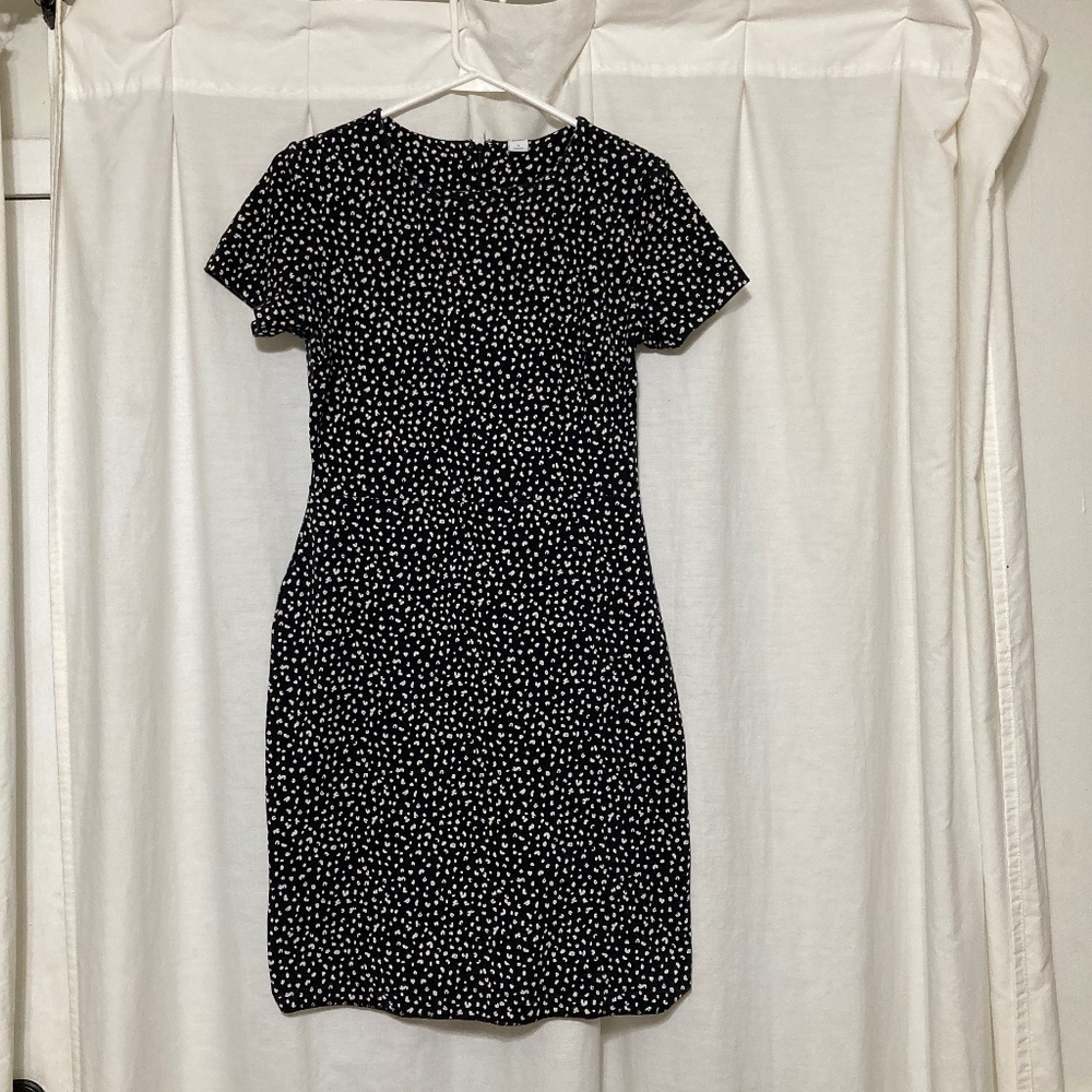 LAST CHANCE ITEM - Old Navy Black and White Dress with Short Sleeves Size Small - Picture 1 of 3